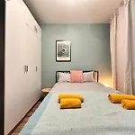 Momoapart - By The Odra River - Free Parking Spot